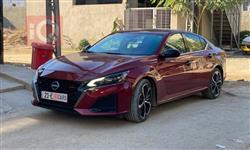 نيسان ألتيما